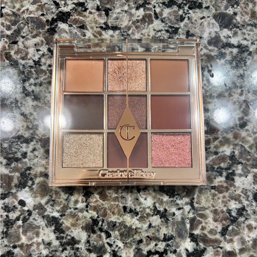Charlotte Tilbury 9 shadow palette